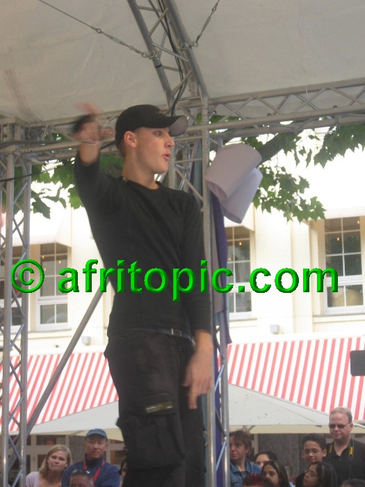 ../Images/Krefeld-Strssenmodenschau-2005 487.jpg